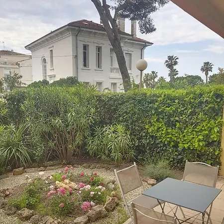 Apartment Nice 52 M With Terrace At 4mn From The Beach