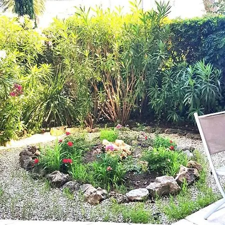 Nice 52 M With Terrace At 4mn From The Beach Apartment *