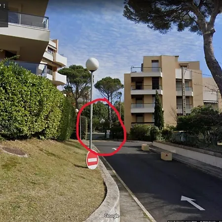 Nice 52 M With Terrace At 4mn From The Beach Apartment *
